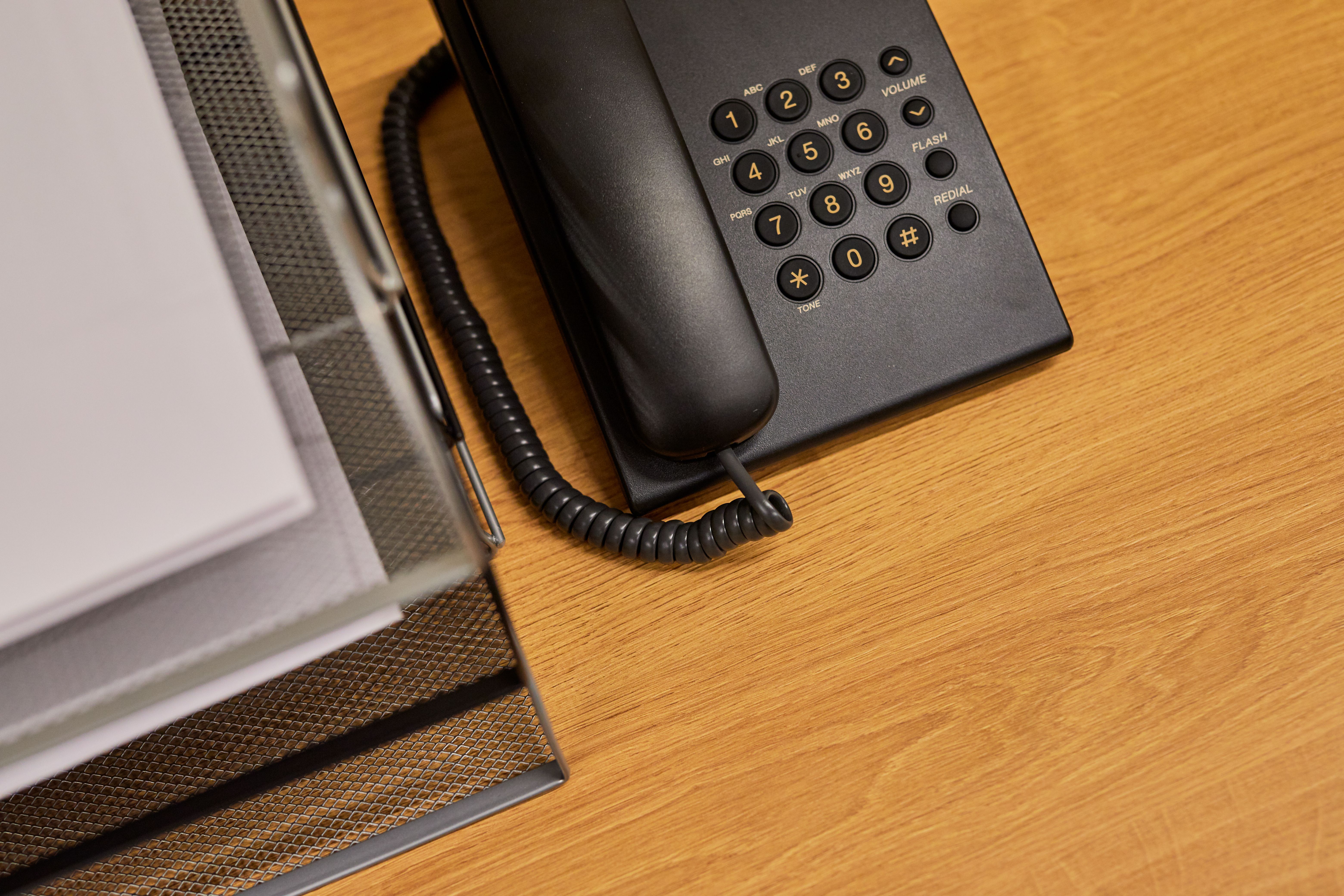 AI Receptionist vs. Answering Service vs. Voicemail: Which Is Right for Your Small Business?